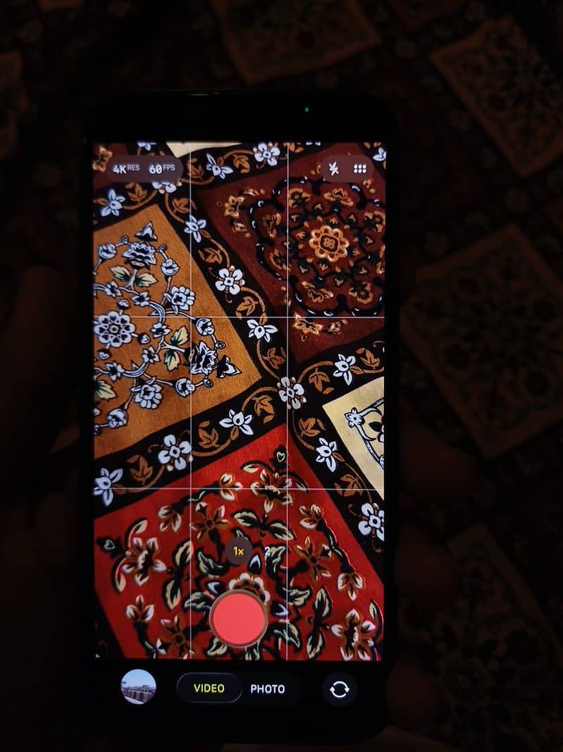 Apple iPhone 16e 12