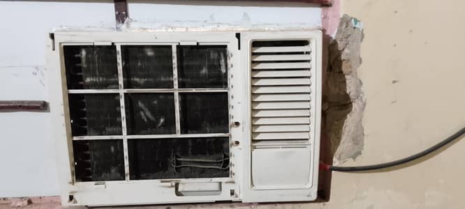 Window AC 1 ton for sale - Excellent Condition
