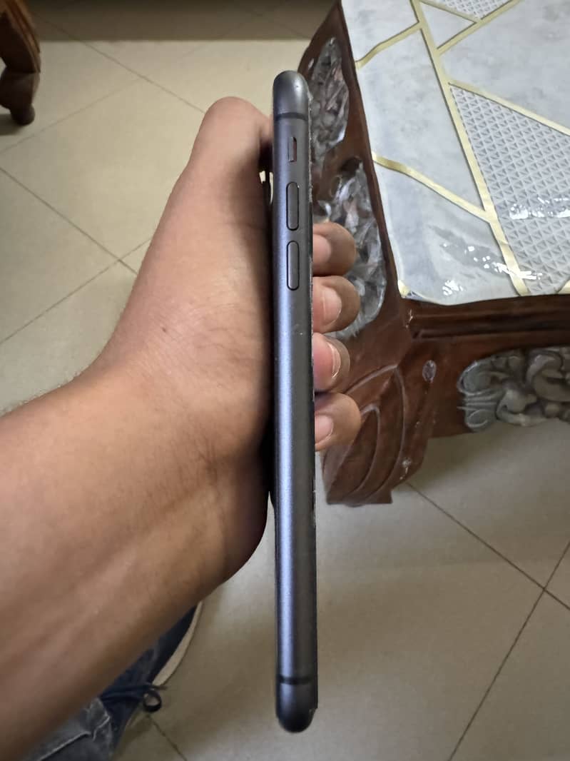 Apple iPhone 11 3