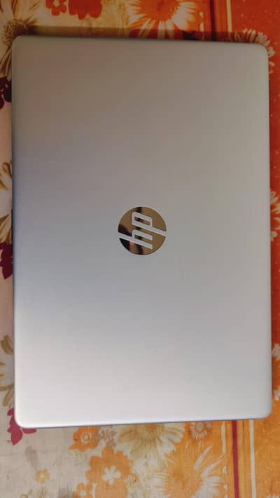 hp laptop with orginal box and charger