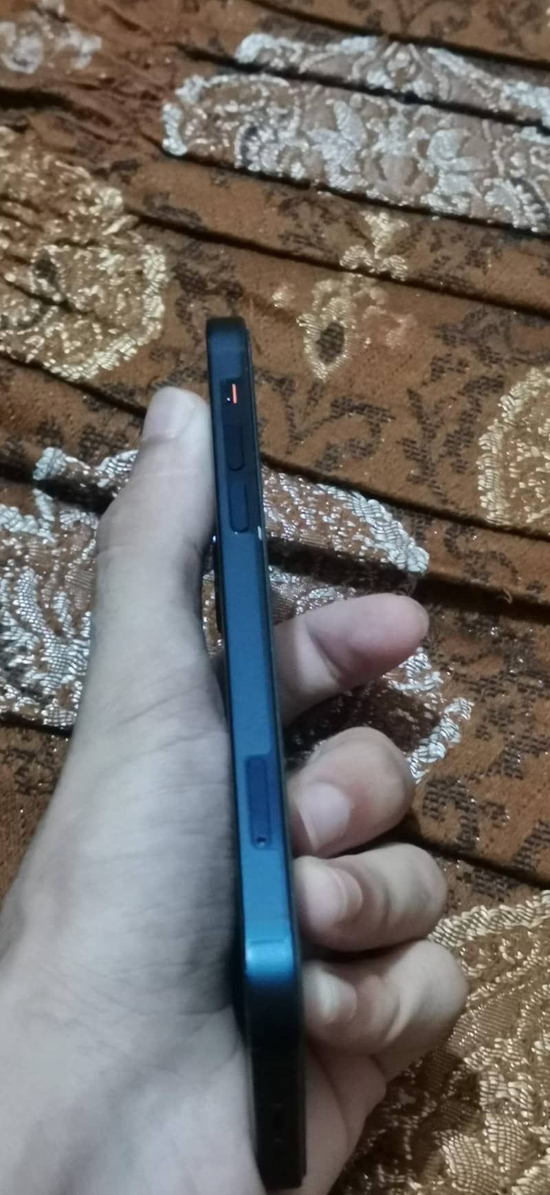 Apple iPhone 12 4