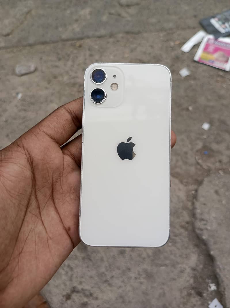 iPhone 12 mini 0