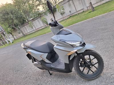 Yadea Velax H, 2000 Watt Motor, Brand New