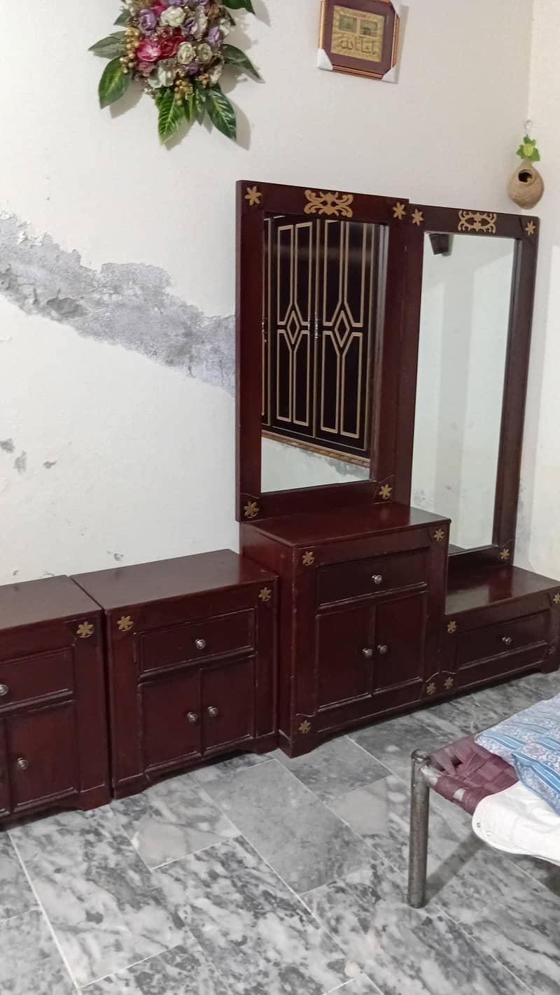 Dressing Table 0