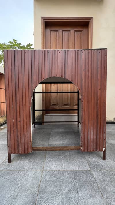 DOG HOUSE