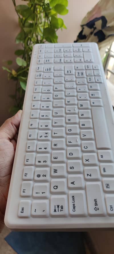Excellent White USB Keyboard  Clean condition