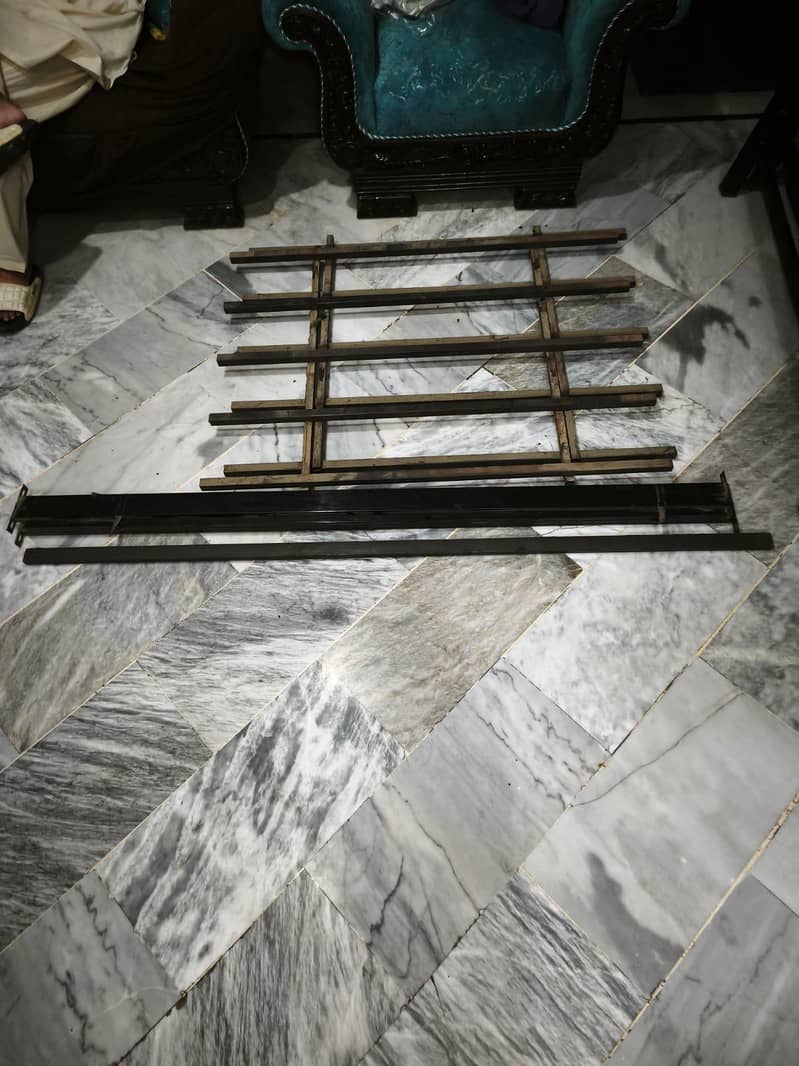 Single Iron Bed 0