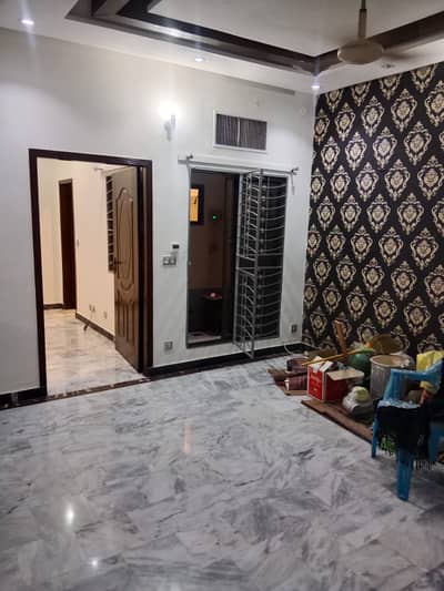 10 MARLA INDEPENDENT UPPER PORTION AVAILABLE FOR RENT