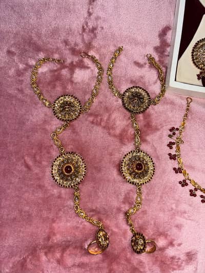 complete bridal set made with polki. fingers bracelet matha Patti incl