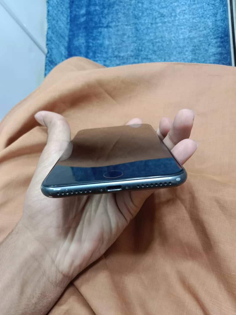 Apple iPhone 8 Plus 1