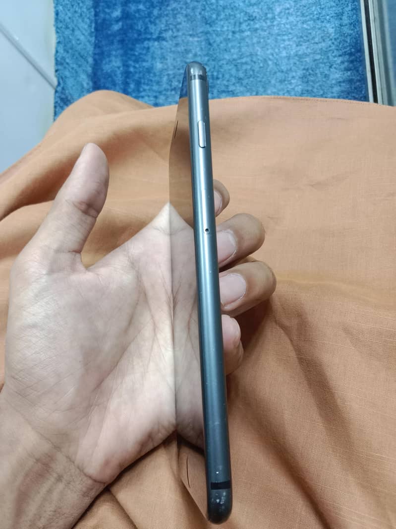 Apple iPhone 8 Plus 3