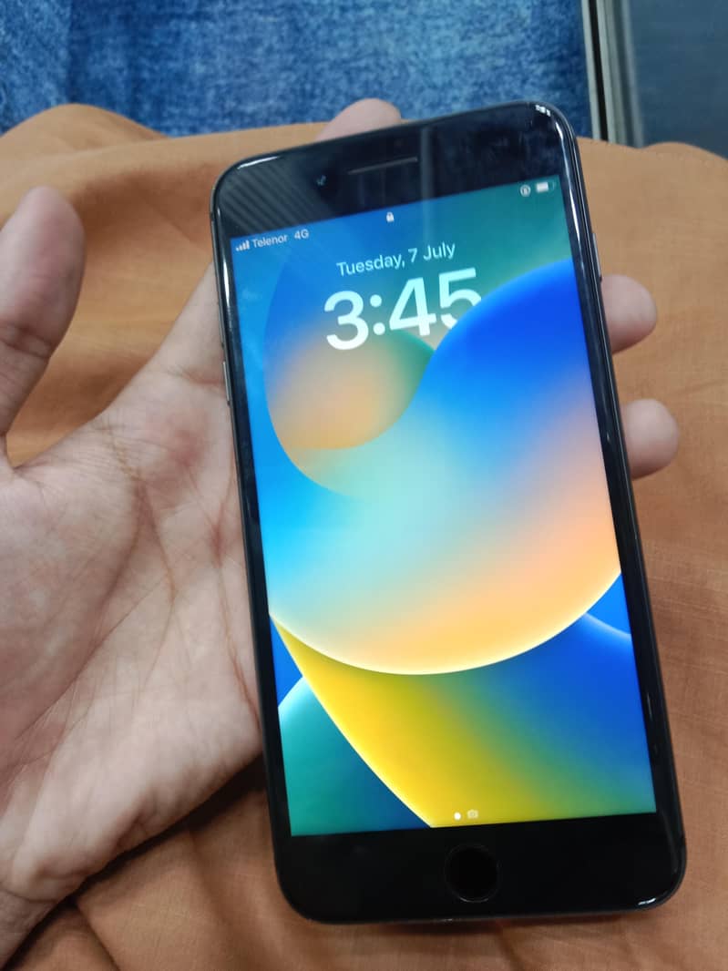 Apple iPhone 8 Plus 4