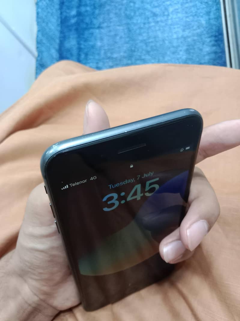 Apple iPhone 8 Plus 5