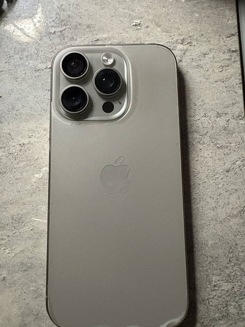 Apple iPhone 16 Pro 0