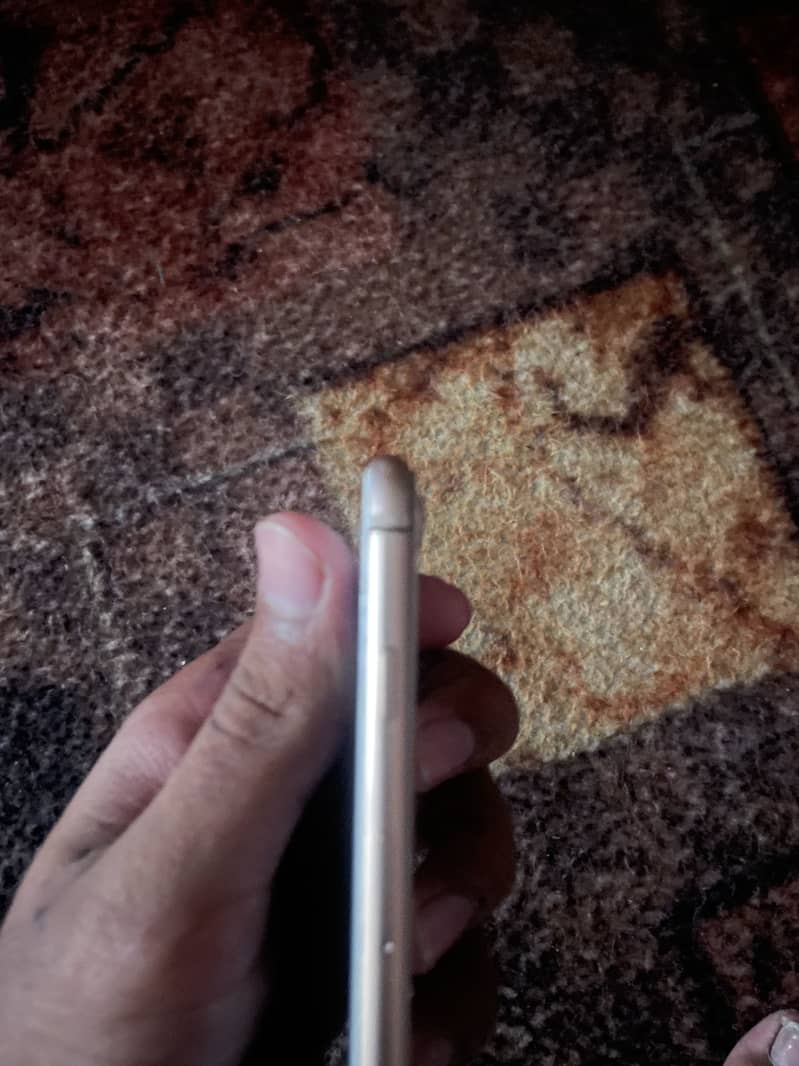Apple iPhone 8 Plus 0