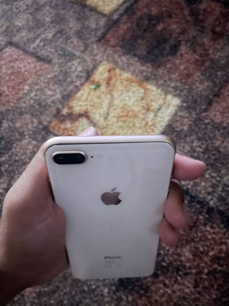 Apple iPhone 8 Plus 1