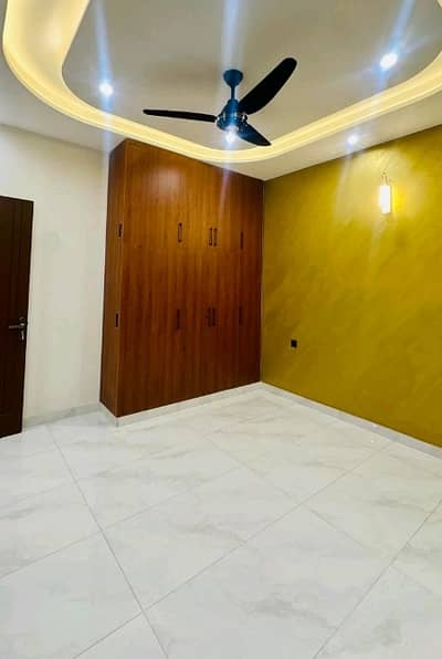 Aesthetic On Excellent Location House Of 10 Marla For rent Is Available