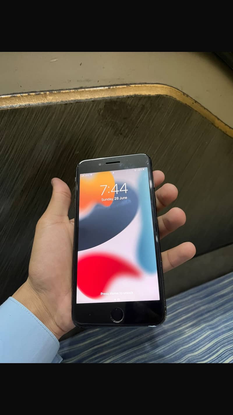 Apple iPhone 7 Plus 0