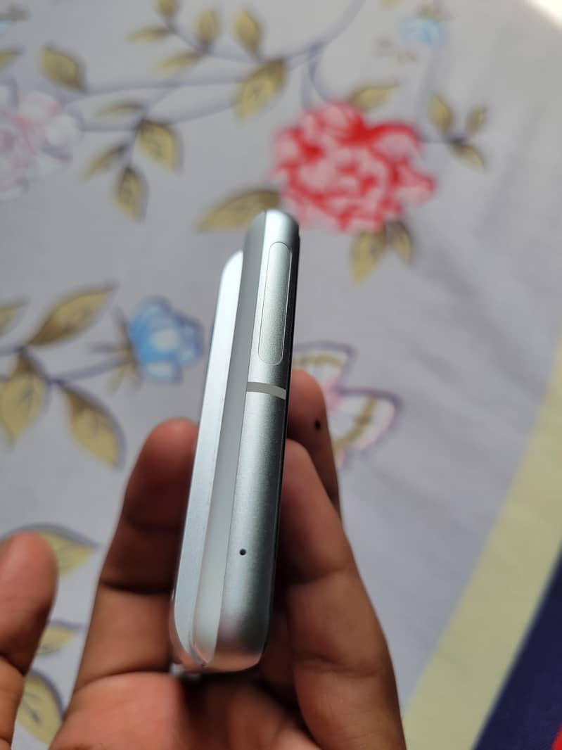 Google Pixel 7 4
