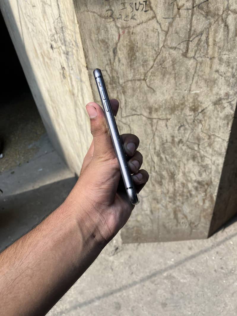 iPhone 11 3