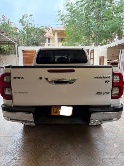 Toyota Hilux Revo V