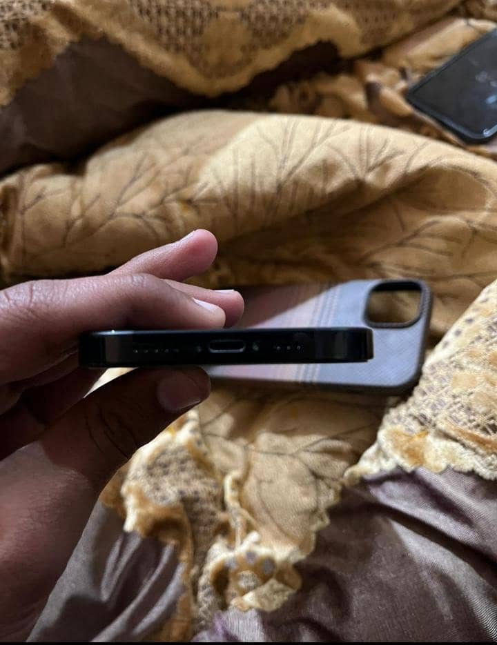 Apple iPhone 13 3