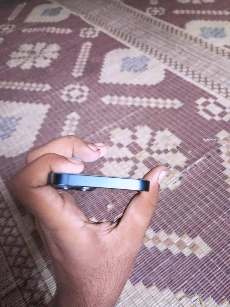 Apple iPhone 13 3