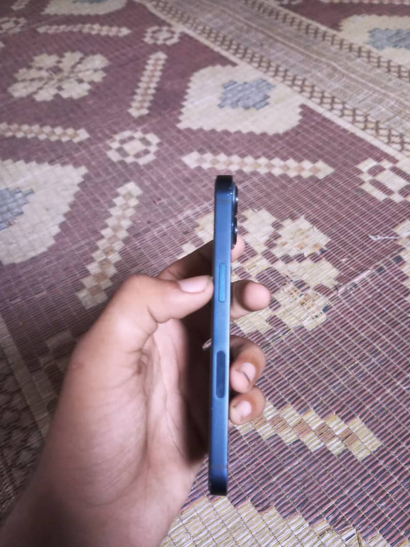 Apple iPhone 13 4