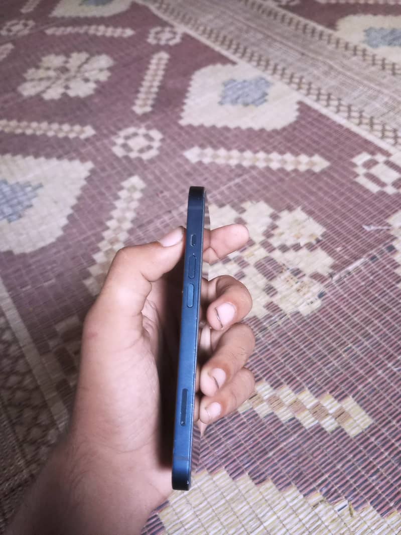 Apple iPhone 13 5