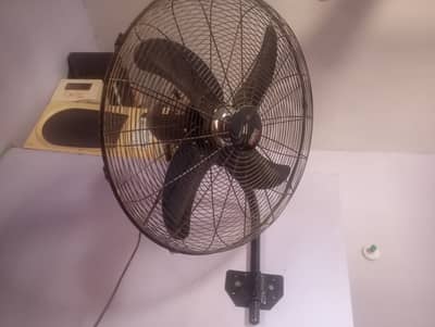 GFC AC DC wall bracket fan