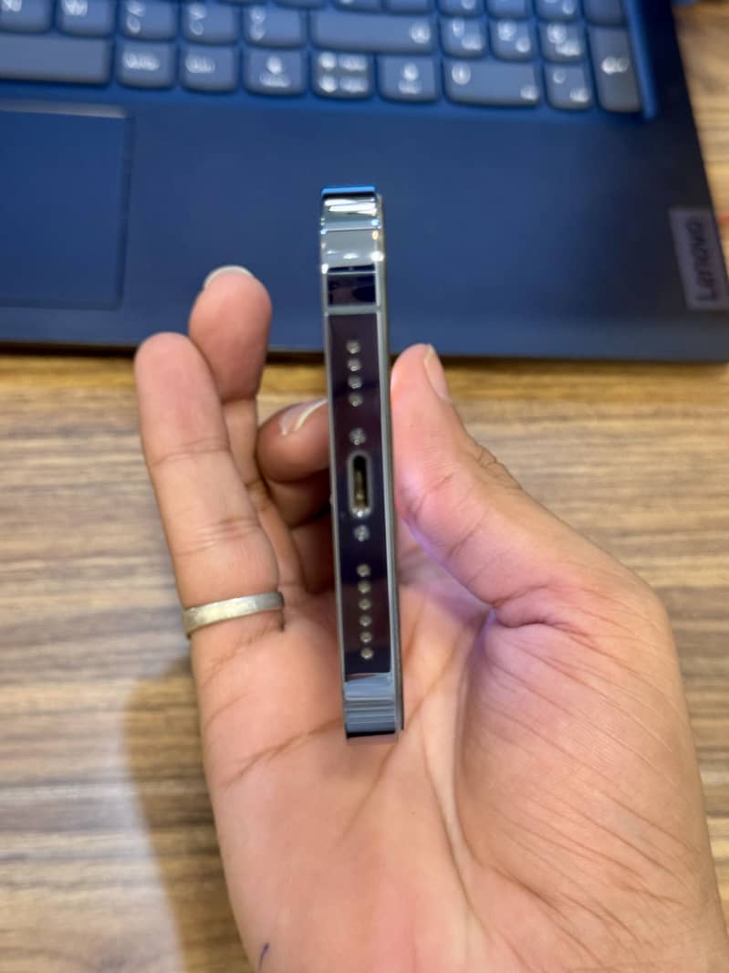 Apple iPhone 13 Pro Max 4
