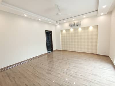 One Kanal Independent Beautiful Upper Portion Near Big Park And Market