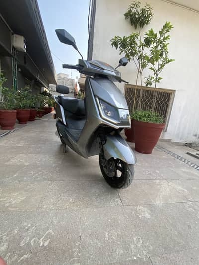 Yadea t5 urgent sale