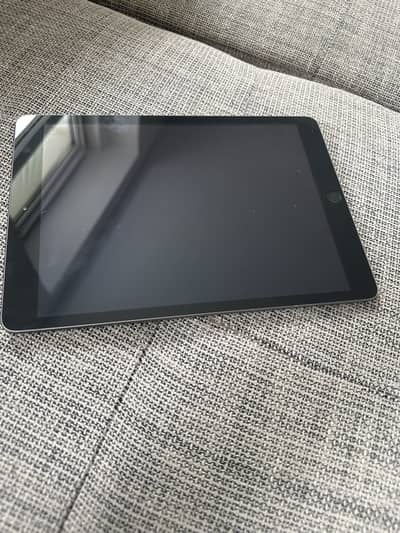Ipad 7th gen 32 gb 10/10 mint condition