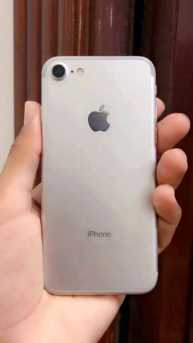 Apple iPhone 7 1