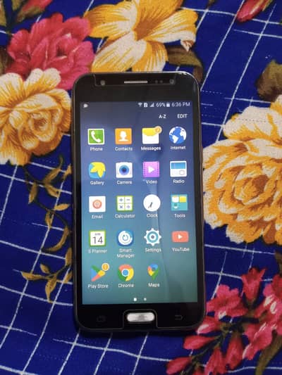Samsung Mobile J5 with box