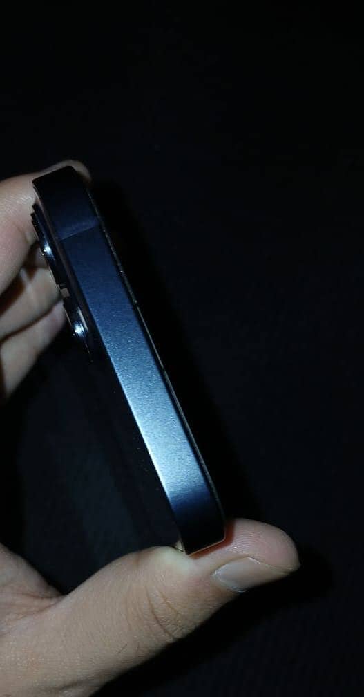 Apple iPhone 13 2