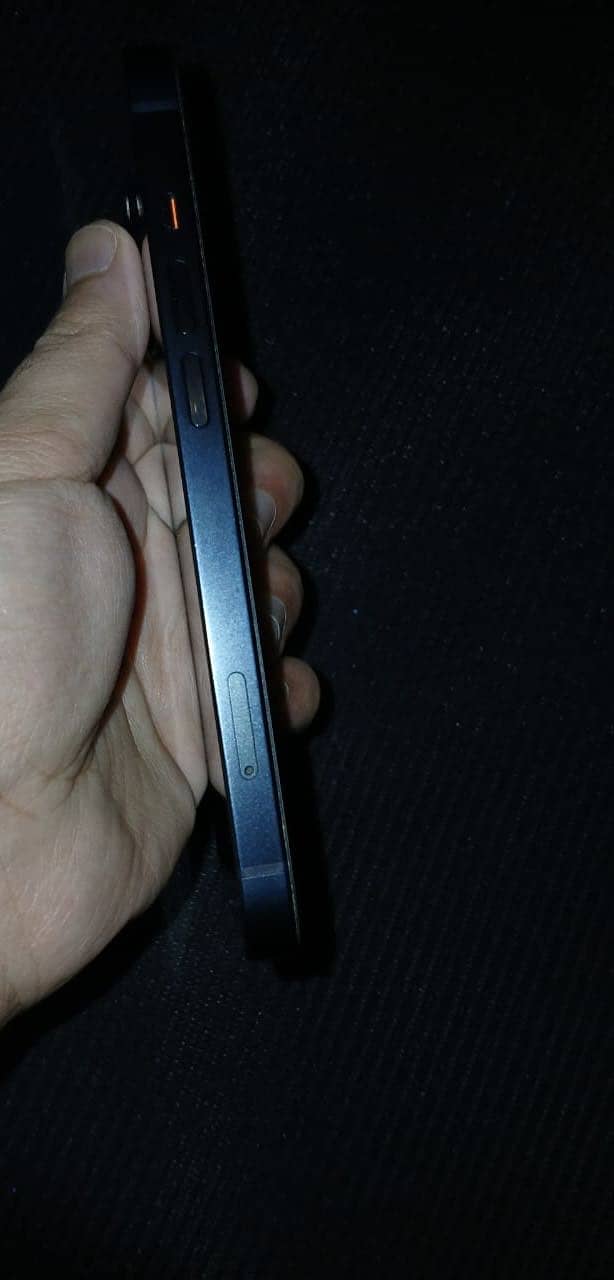 Apple iPhone 13 5