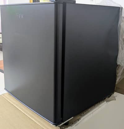 Classic Mini Fridge (Dark Black)
