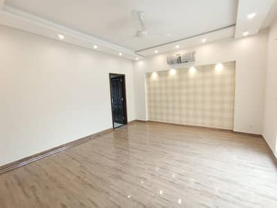 Independent One Kanal Modern Upper Portion Near Big Park Top Location