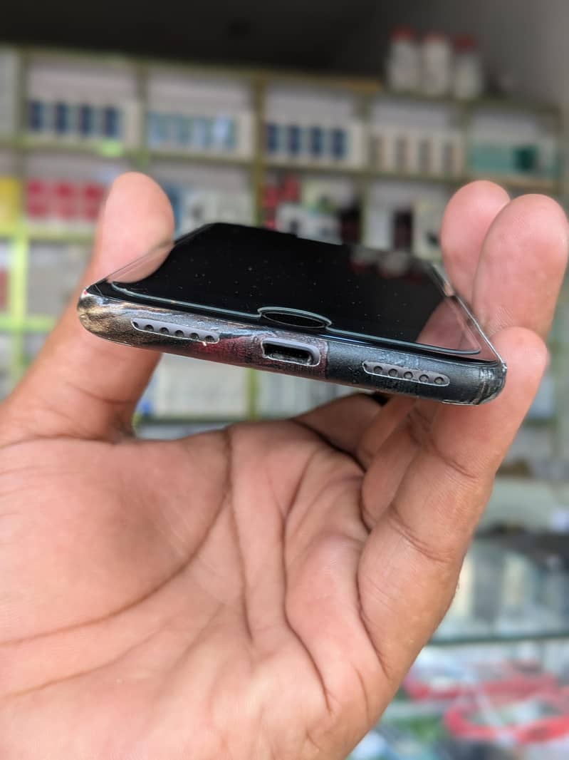 Apple iPhone 8 3