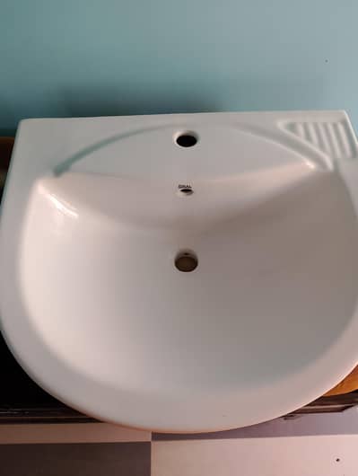 2 Wash Basins