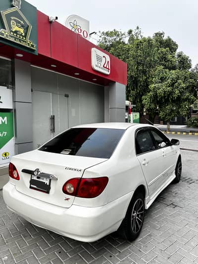 Toyota Corolla SE SALOON GENIUNE