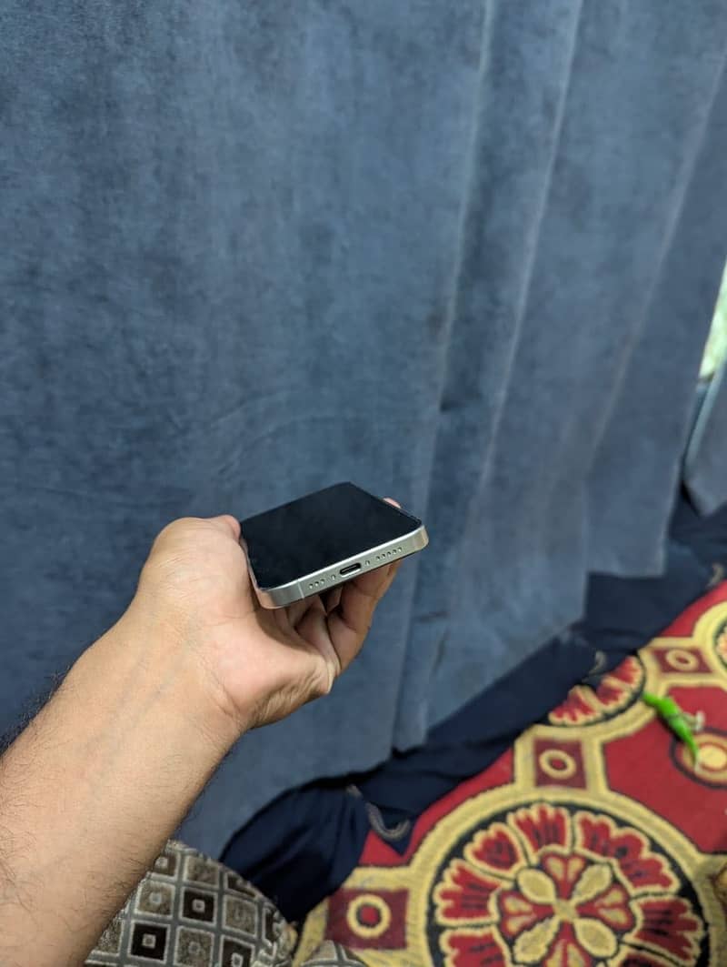 Apple iPhone 15 Pro 2