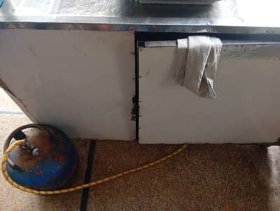 counter with manual fry
