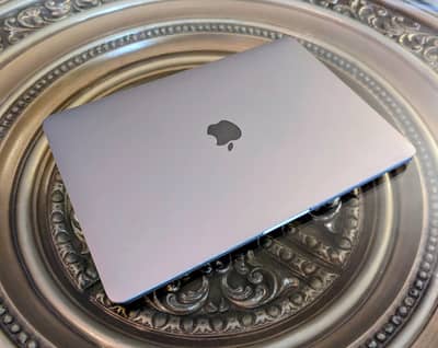 MacBook Pro 13" 2019 Touch Bar (i5 / 8GB / 256GB) – Mint Condition