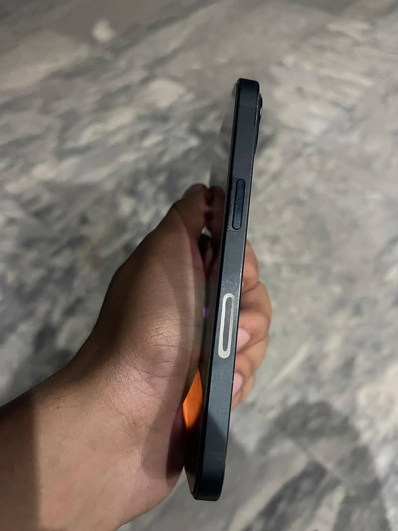 Apple iPhone 13 2