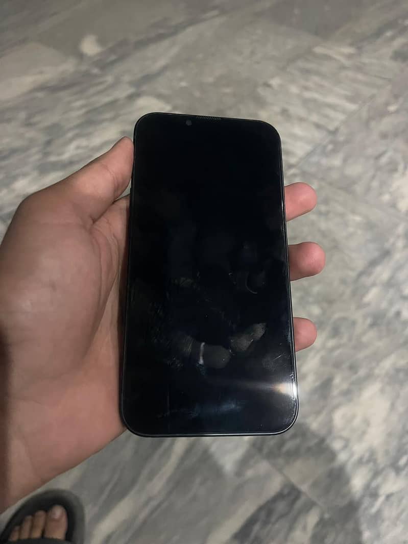 Apple iPhone 13 6