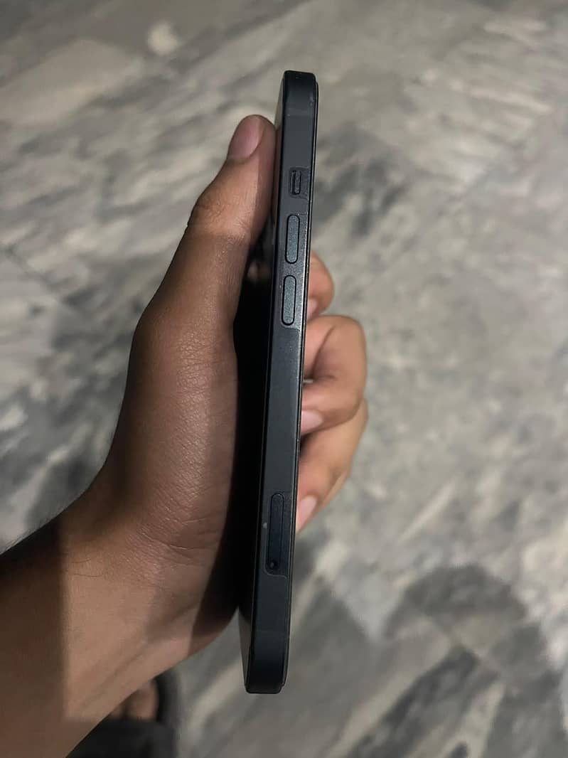 Apple iPhone 13 7