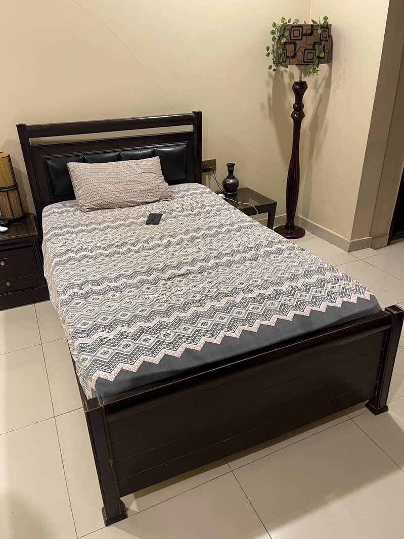 Single Solid Wood Bed – Excellent Condition 0